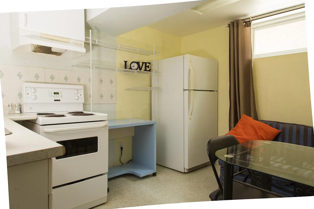 **  Charlton Suites Guest House Canada