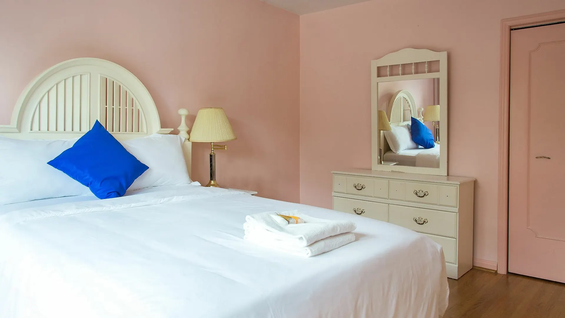 Charlton Suites Guest House Canada