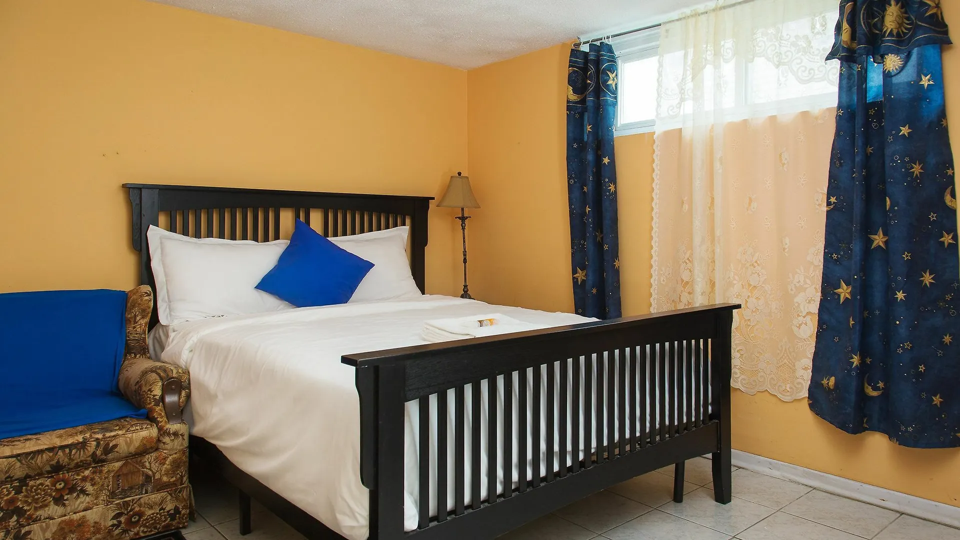 Charlton Suites Guest House 2*, Toronto Canada