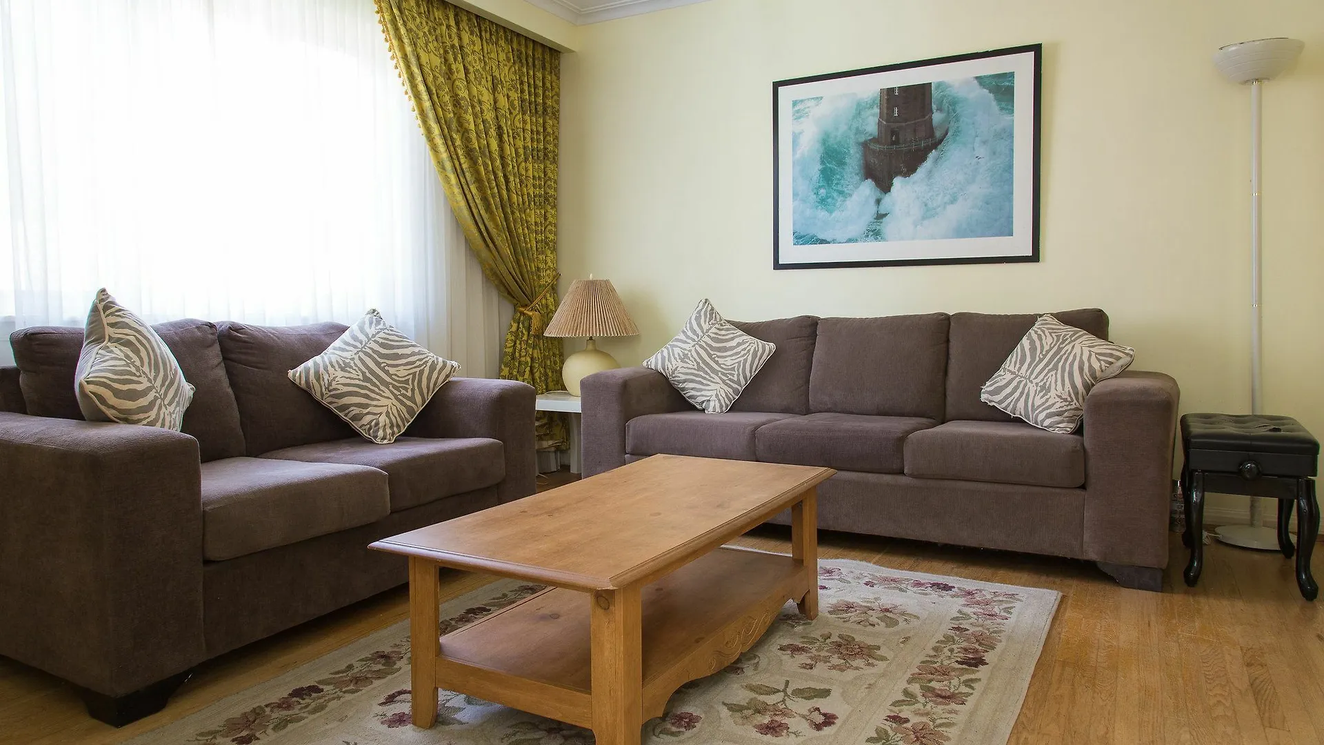 Charlton Suites Guest House  Toronto