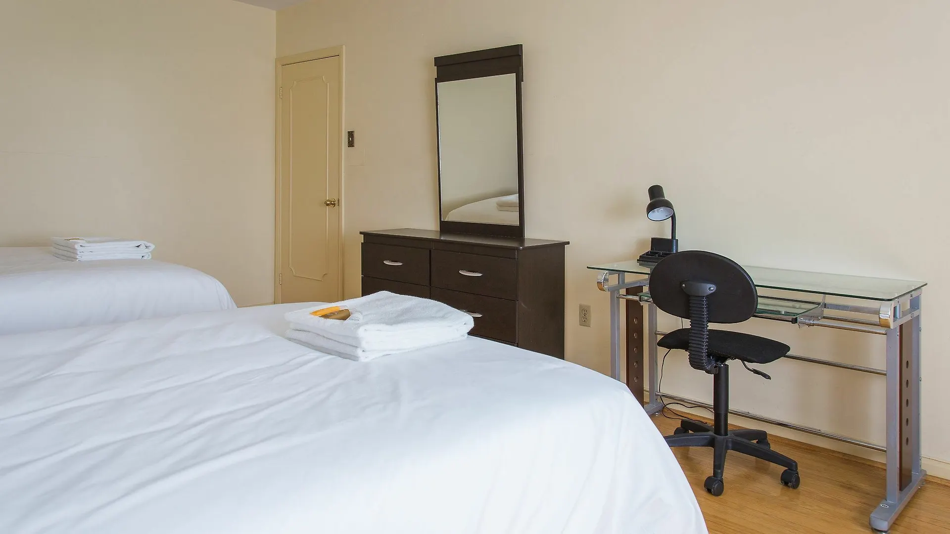 **  Charlton Suites Guest House Canada