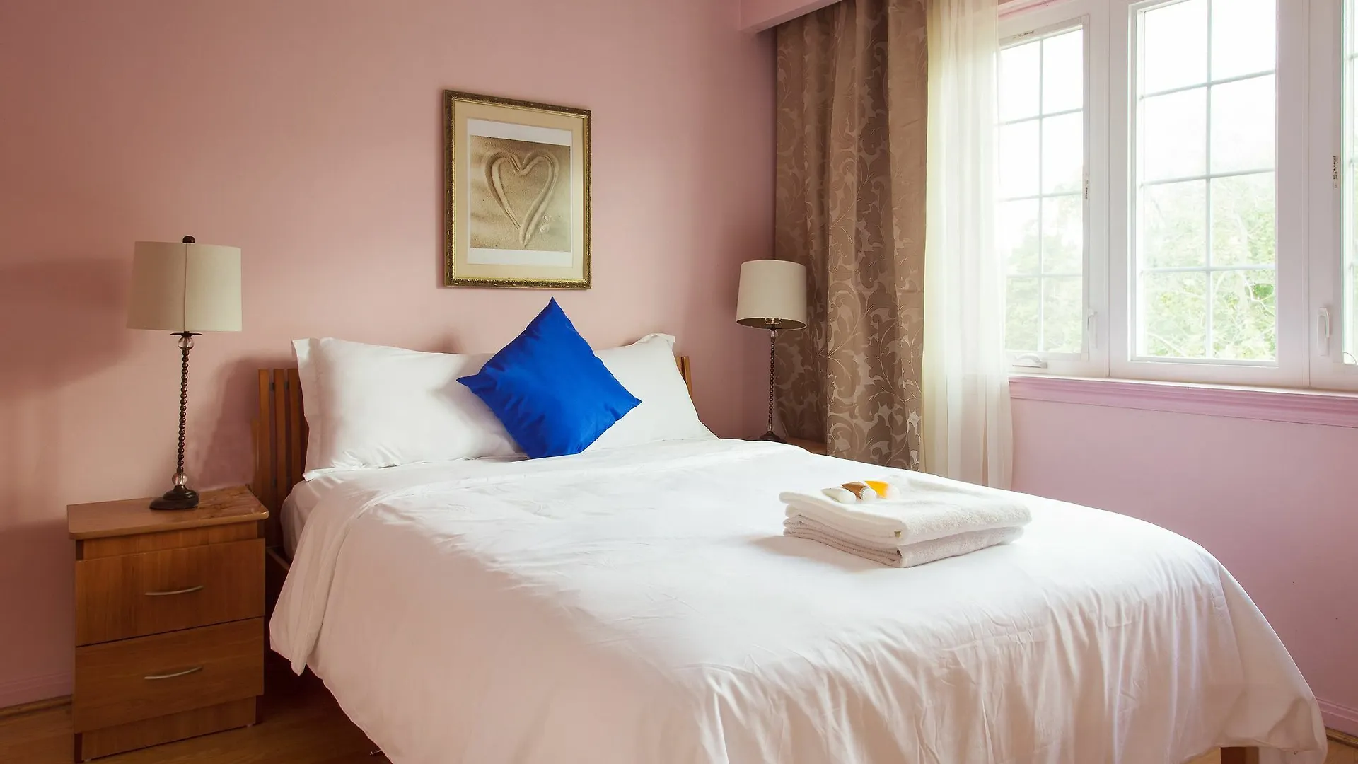 Charlton Suites Guest House Toronto