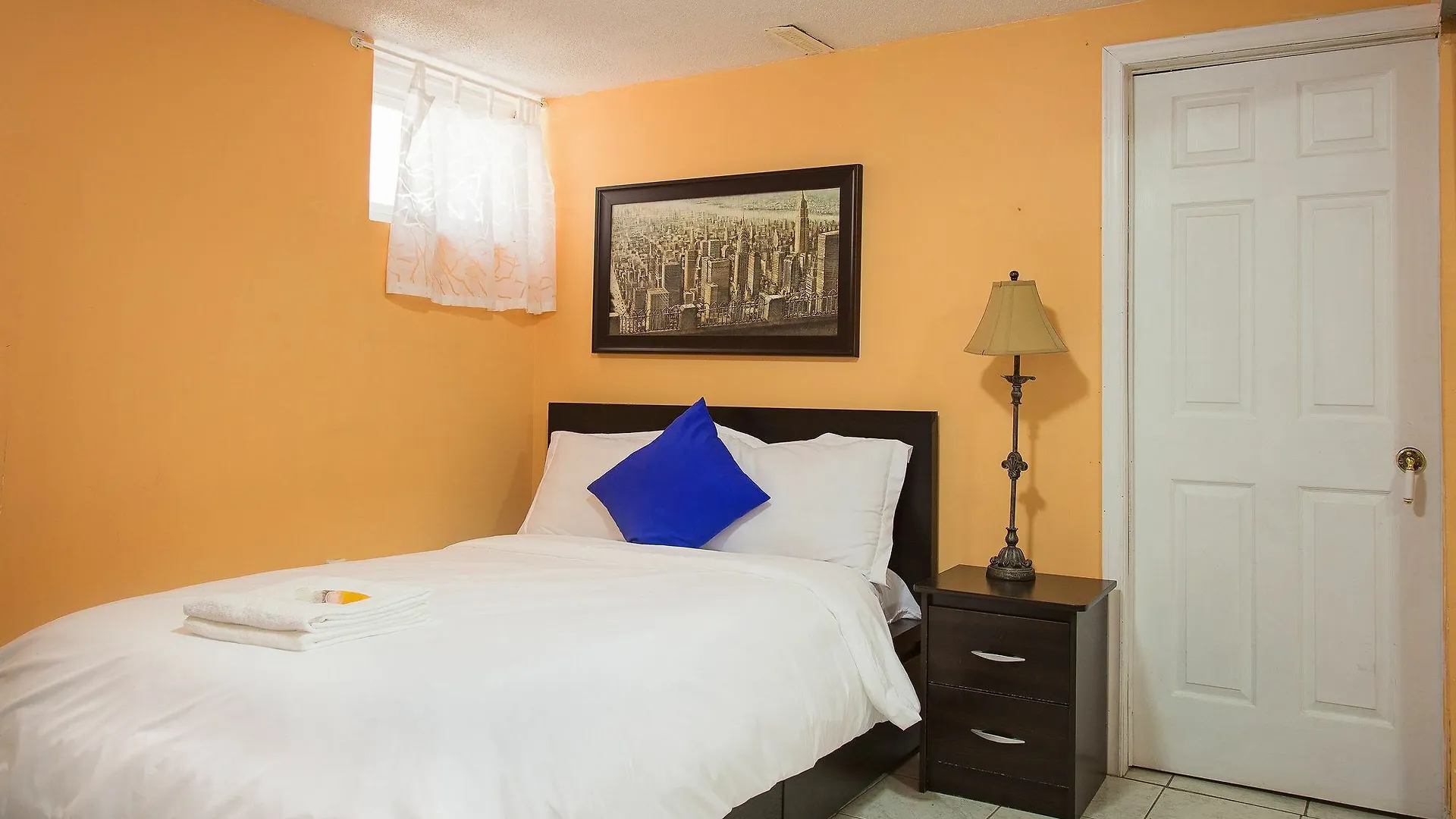 Charlton Suites Guest House Toronto