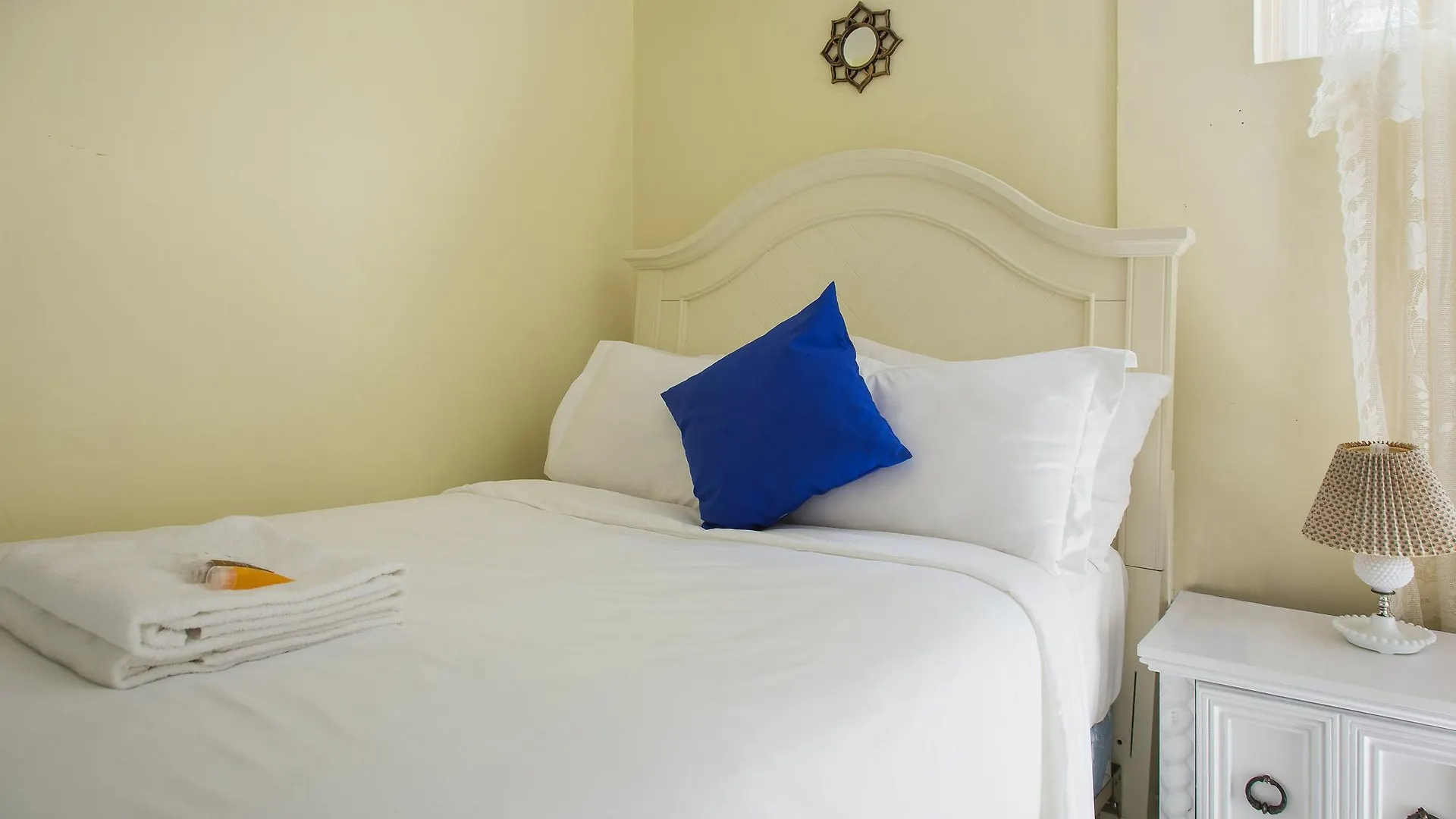 Charlton Suites Guest House 2*, Toronto